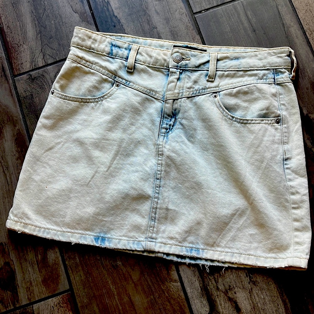Acid washed denim skirt 🤍